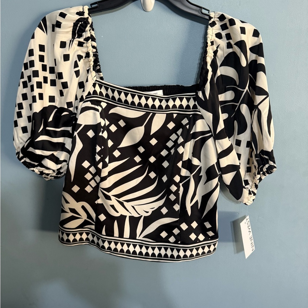 Nine West Black Blouse with Round Neckline and Short Sleeves